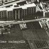 Un angolo della citt� chiuso da un cancello in cui ci si pu� imbattere in edifici ottocenteschi nati prima che il quartiere circostante si espandesse nel 900